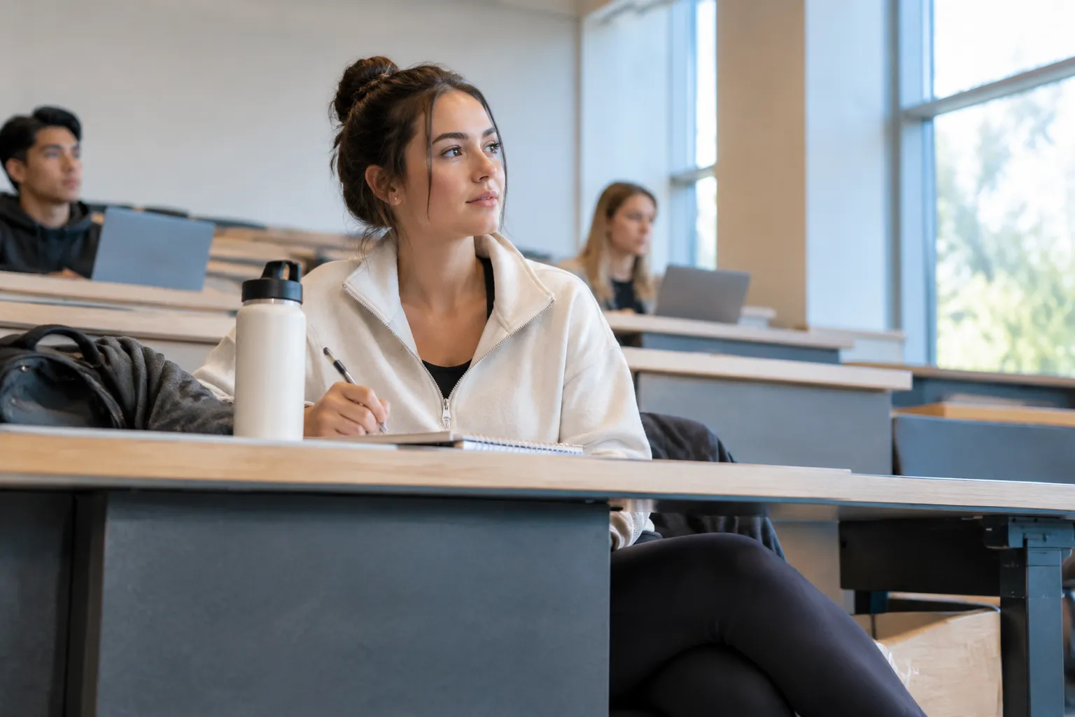 Athleisure Outfits That Look Intentional for Morning Lectures